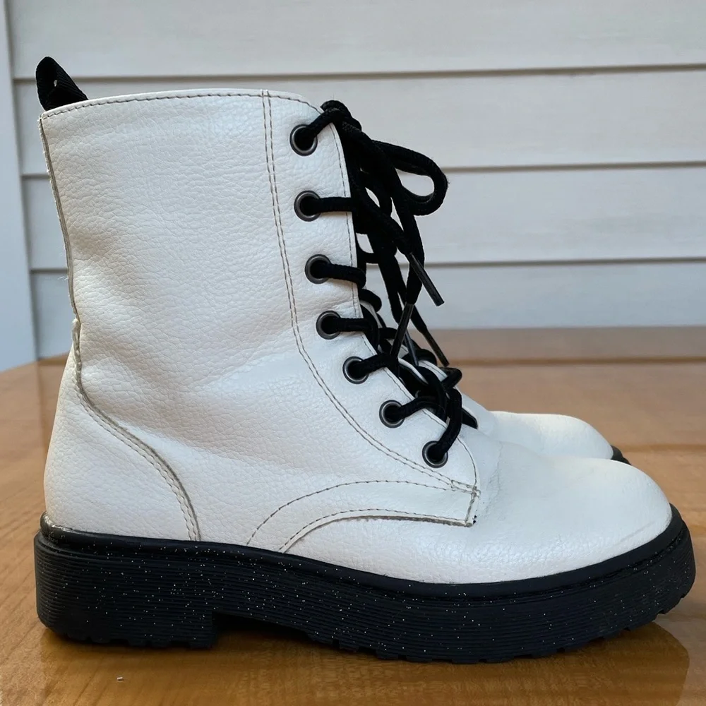 Sincerely Jules Girls White Lace-Up Ankle Boots Size 1